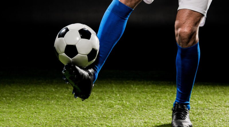 Você quer times com B de qual esporte/país? Vou listar exemplos comuns em alguns esportes — me diga se prefere só Brasil, só futebol, ou outra coisa.