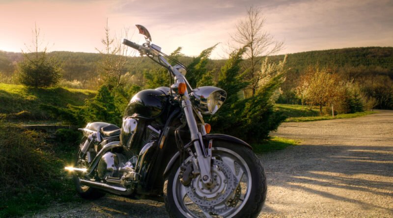 Pessoa andando de moto