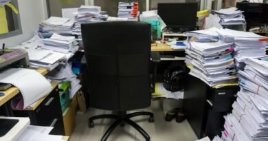 Pessoa trabalhando em computador