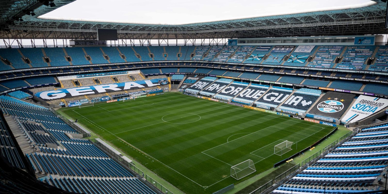 Home 59 Grêmio faz 3 a 0 no Inter e está com uma mão na taça do Gauchão