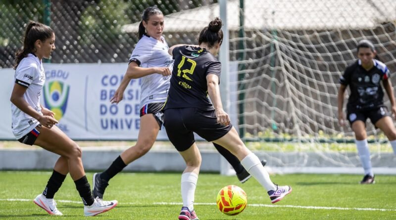 JUBs Futebol contam com campo exclusivo para o futebol feminino