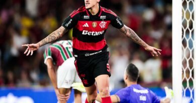 Com dois gols de Pedro, Flamengo vence Fluminense pelo Brasileirão