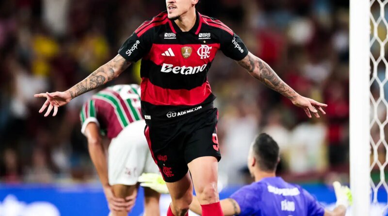 Com dois gols de Pedro, Flamengo vence Fluminense pelo Brasileirão