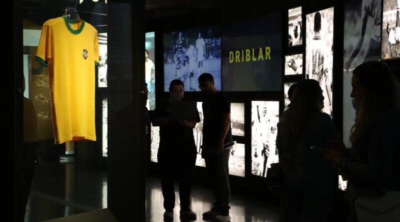Museu do Futebol lança exposição sobre camisas da seleção brasileira