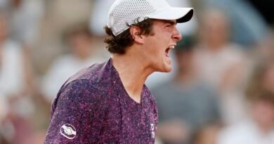 João Fonseca vira sobre croata e vai encarar Djoko em Roland Garros