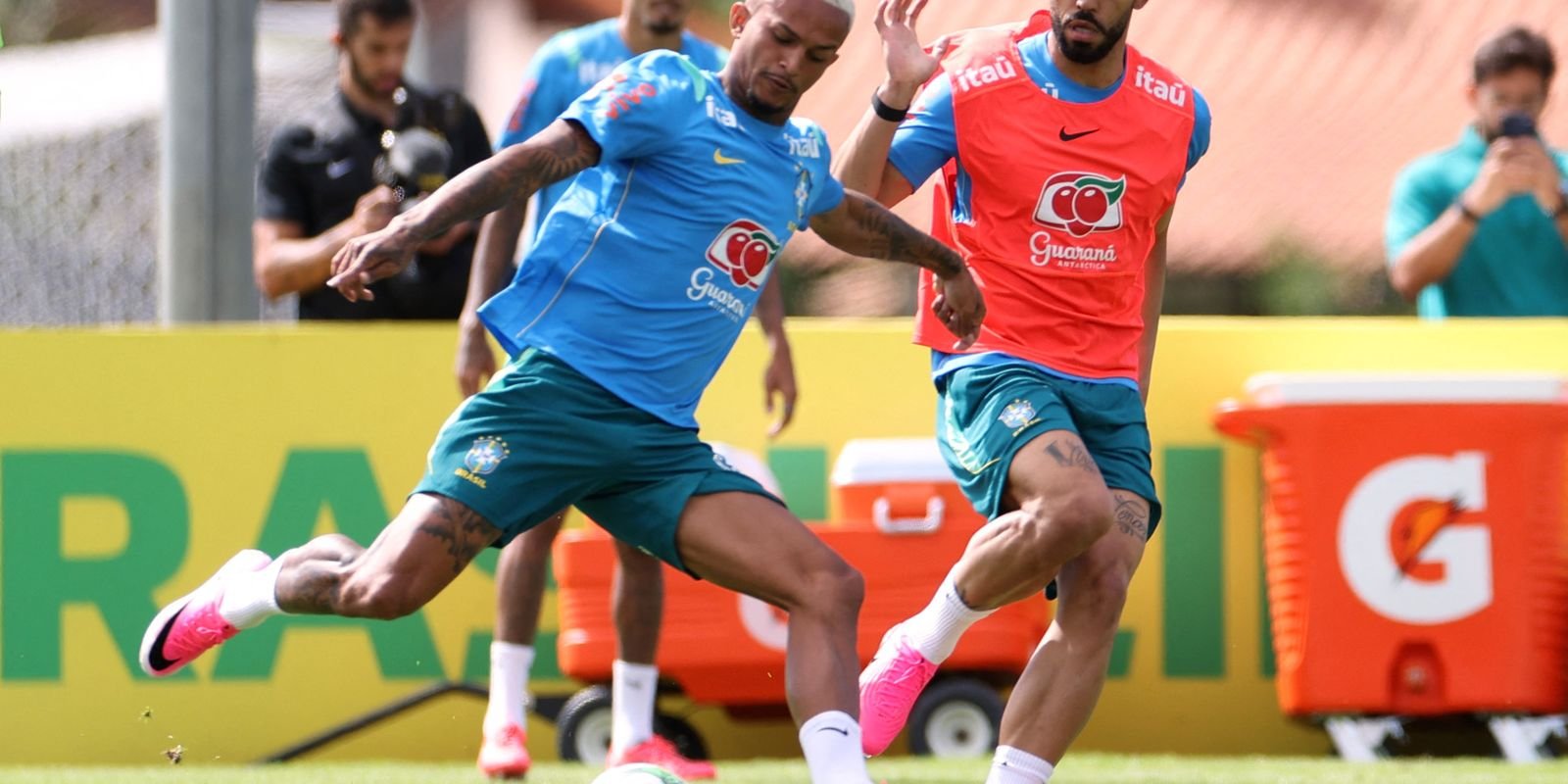 Home 55 Wesley é cortado da Seleção Brasileira por lesão em amistoso
