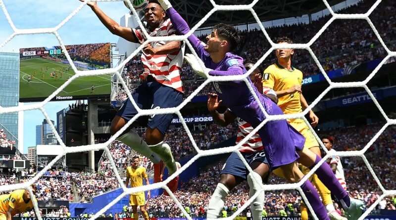Estados Unidos bate a Austrália e fica perto da classificação