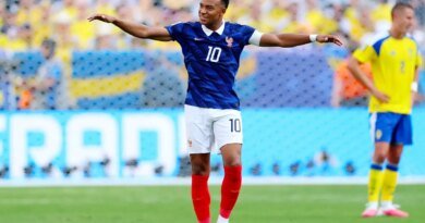 Com dois gols de Mbappé, França despacha Suécia e avança às oitavas