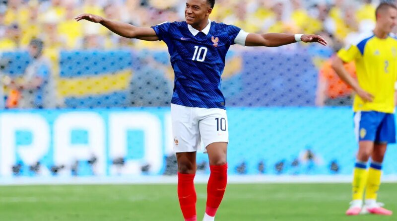 Com dois gols de Mbappé, França despacha Suécia e avança às oitavas