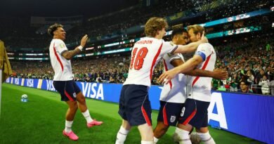 Com um a menos, Inglaterra derruba México no Azteca e segue na Copa