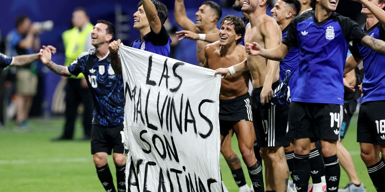 Home 55 Ato de jogadores argentinos reacende debate sobre domínio das Malvinas