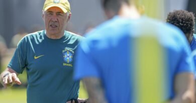 Ancelotti dá pista de Martinelli para vaga de Paquetá contra Noruega