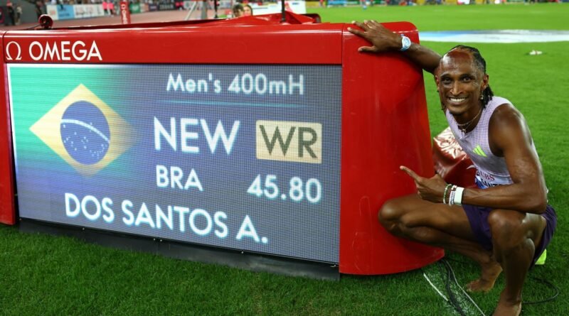 Alison dos Santos quebra recorde mundial dos 400m com barreiras