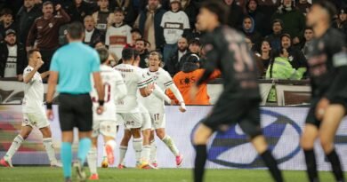 Fluminense leva susto, mas é 1º classificado à semi da Libertadores