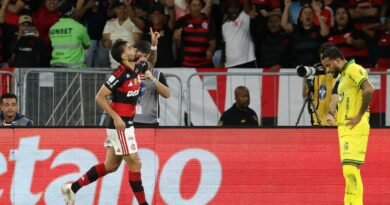 Flamengo vence e fica a um ponto do Palmeiras, líder do Brasileirão