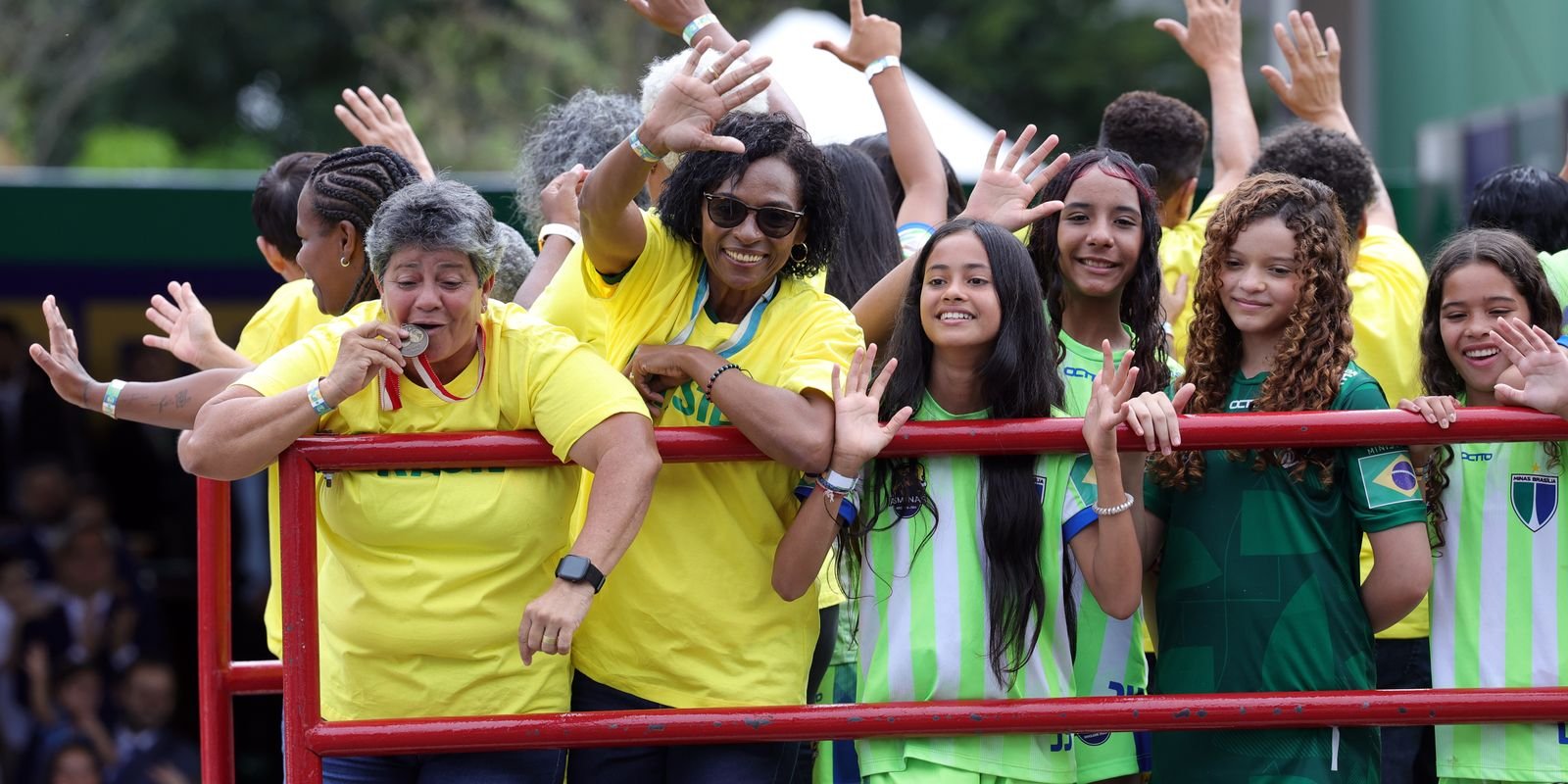 Desfile de 7 de Setembro homenageia pioneiras do futebol feminino